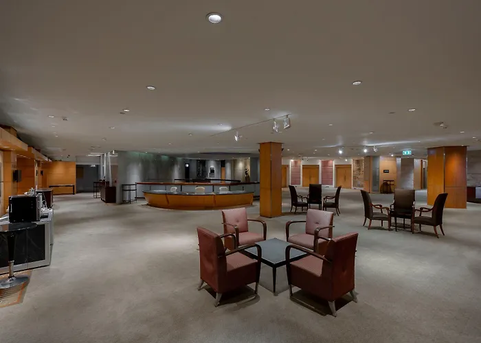 Royal Orchid Sheraton Riverside Hotel
